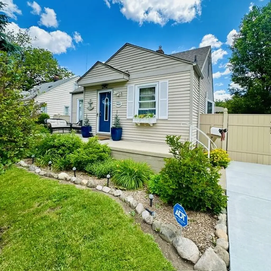 14031 Longtin Street Southgate City MI 48195