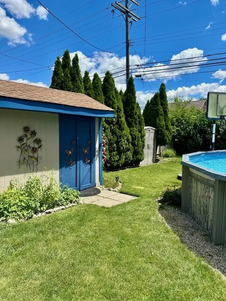 14031 Longtin Street Southgate City MI 48195
