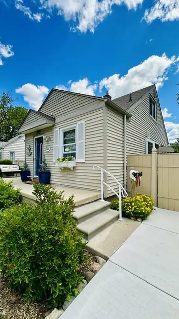 14031 Longtin Street Southgate City MI 48195