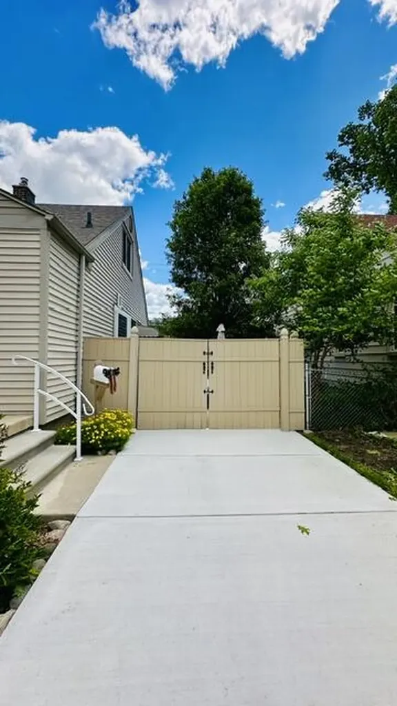 14031 Longtin Street Southgate City MI 48195