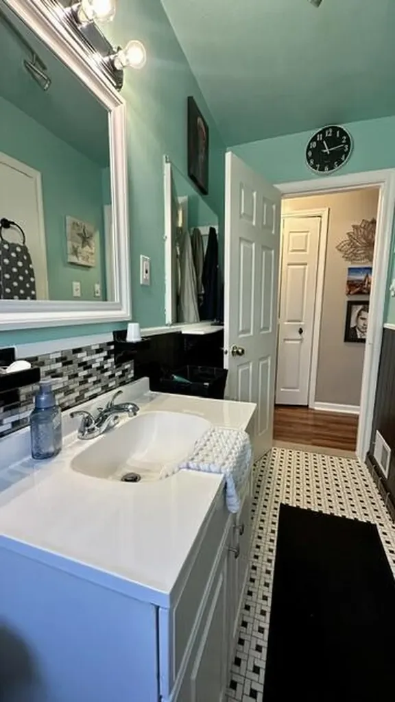 14031 Longtin Street Southgate City MI 48195