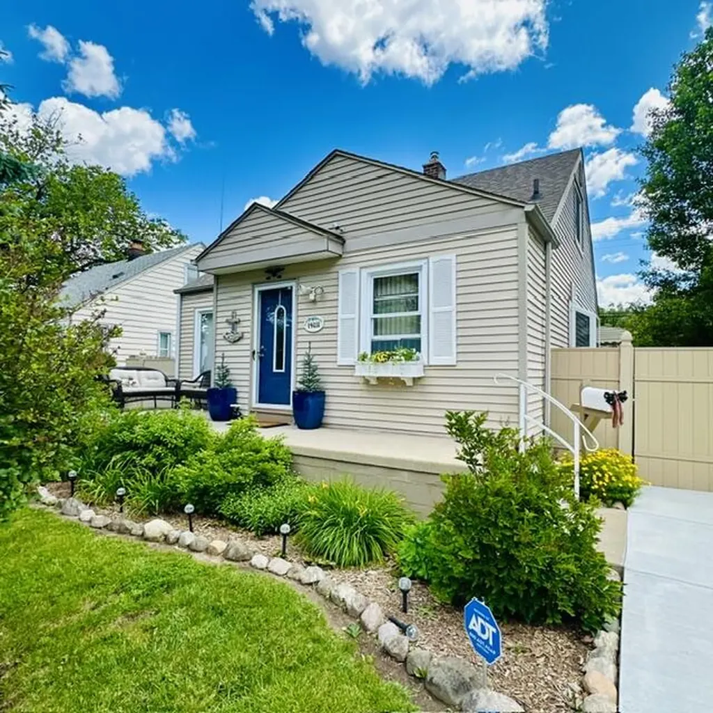 14031 Longtin Street Southgate City MI 48195