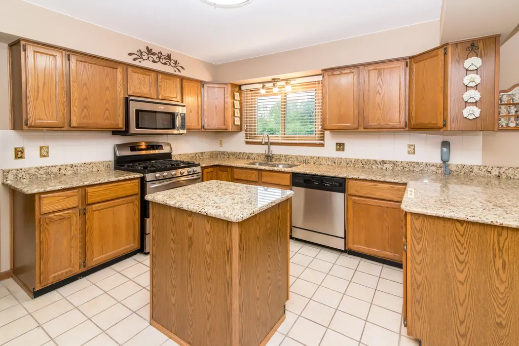 37155 Muirfield Drive Livonia City MI 48152