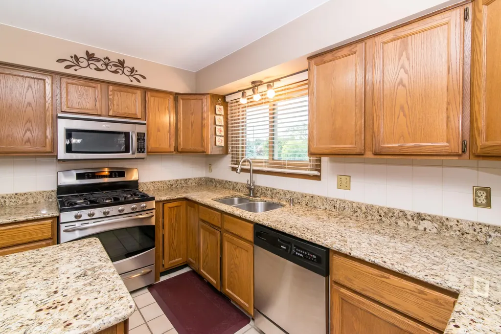 37155 Muirfield Drive Livonia City MI 48152