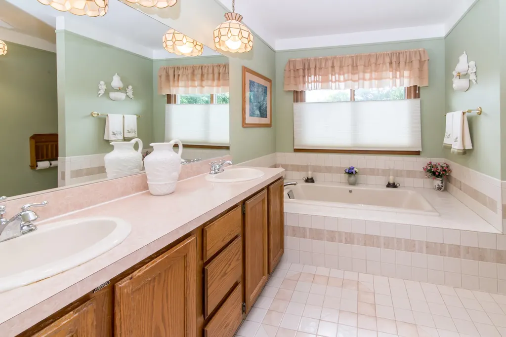 37155 Muirfield Drive Livonia City MI 48152