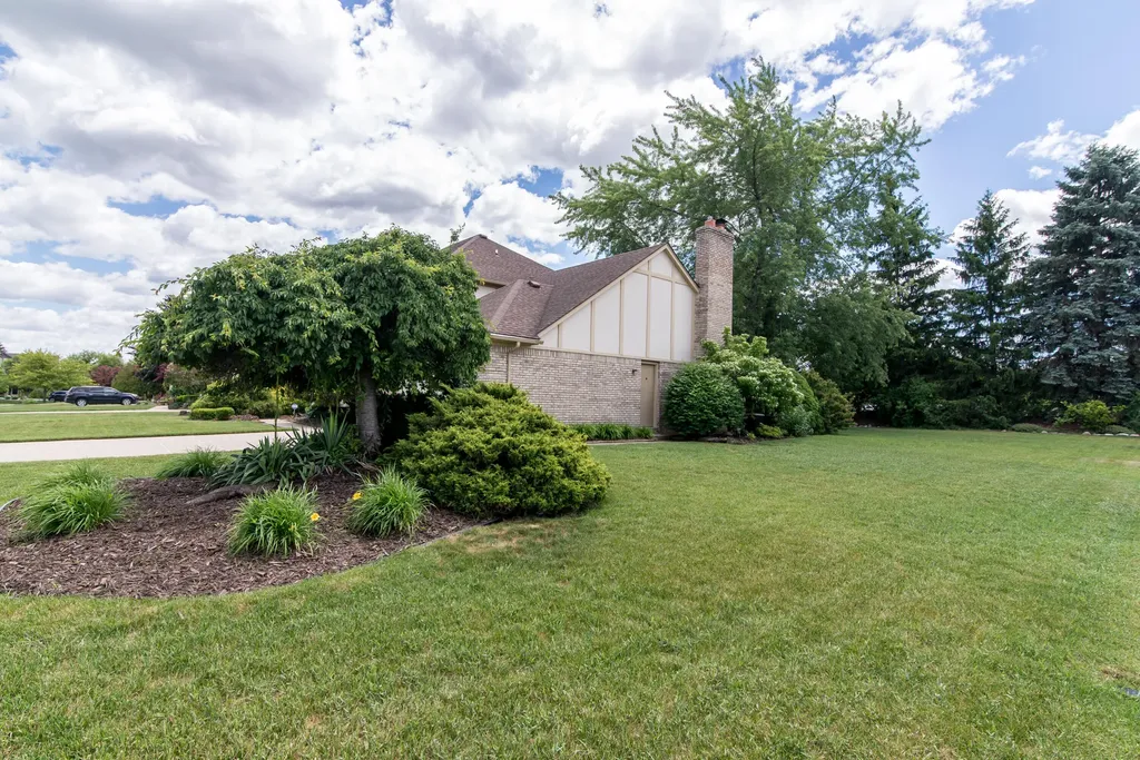 37155 Muirfield Drive Livonia City MI 48152