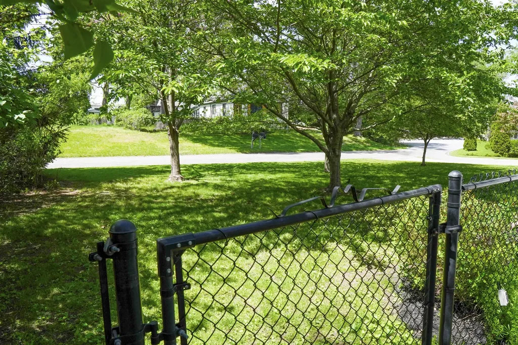 1239 Atkinson Avenue Bloomfield Hills City MI 48302