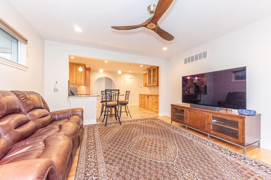 641 Louise Drive Ann Arbor City MI 48103