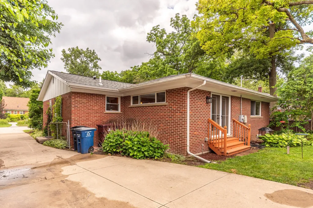 641 Louise Drive Ann Arbor City MI 48103