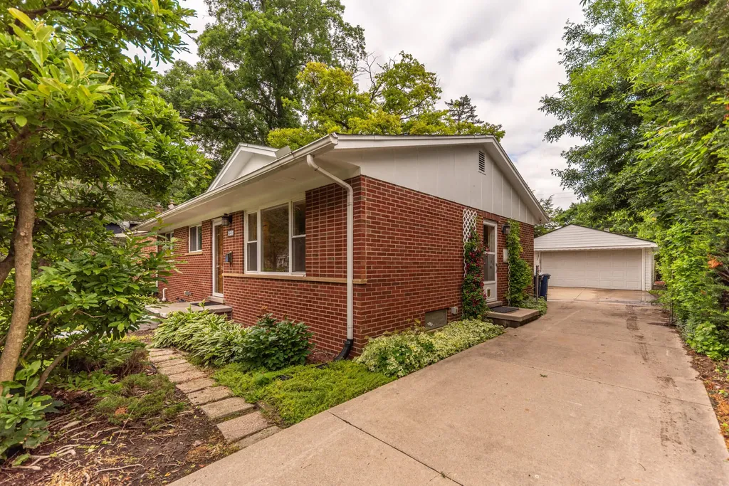 641 Louise Drive Ann Arbor City MI 48103