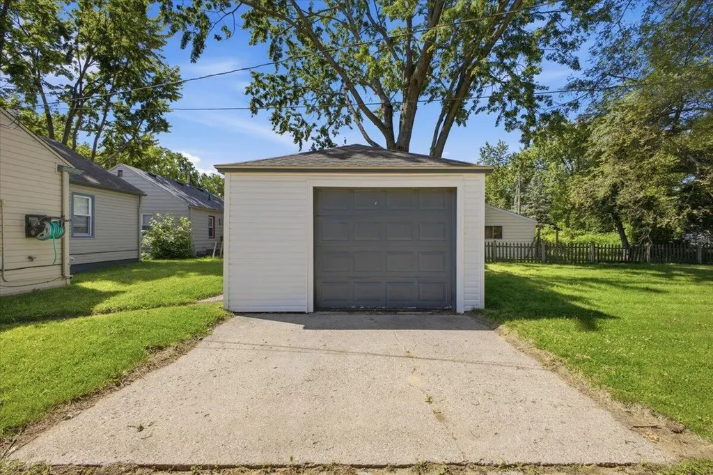 4412 Columbus Street Wayne City MI 48184