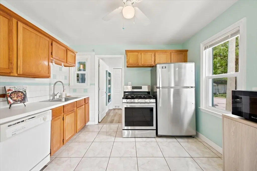 4412 Columbus Street Wayne City MI 48184