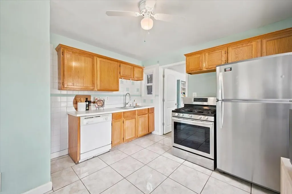 4412 Columbus Street Wayne City MI 48184