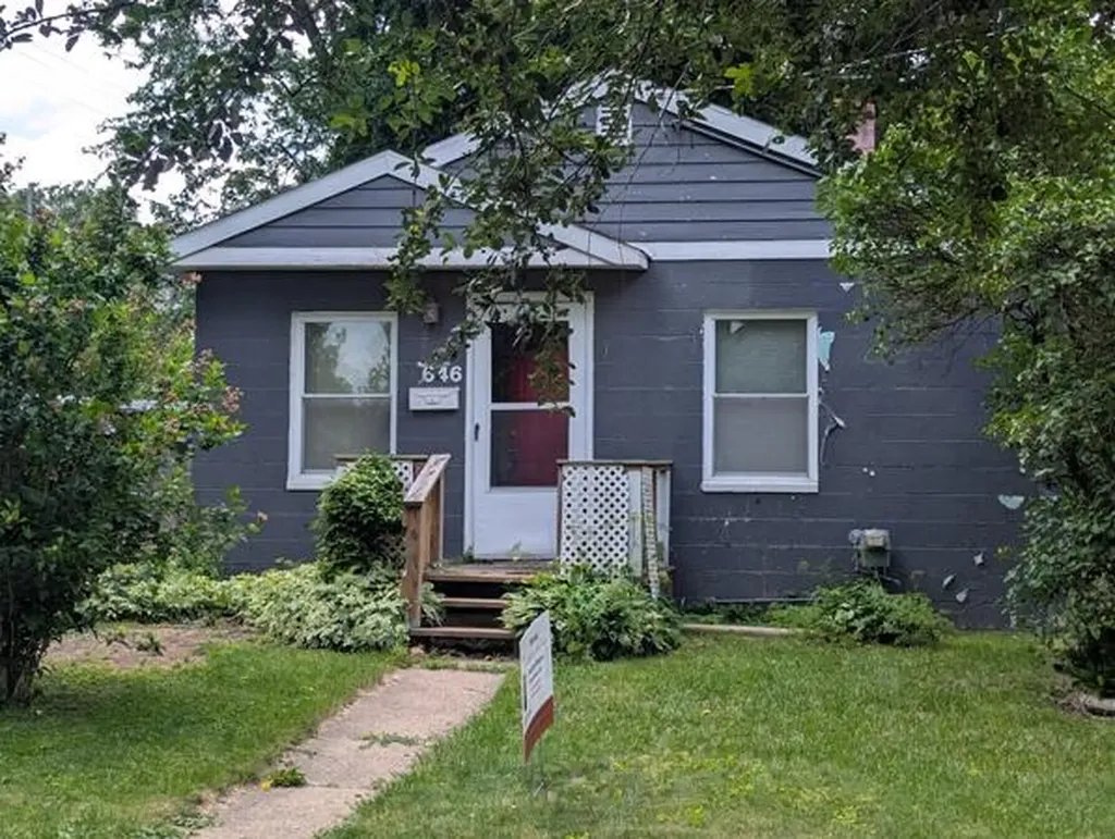 646 S Francis Avenue Lansing City MI 48912
