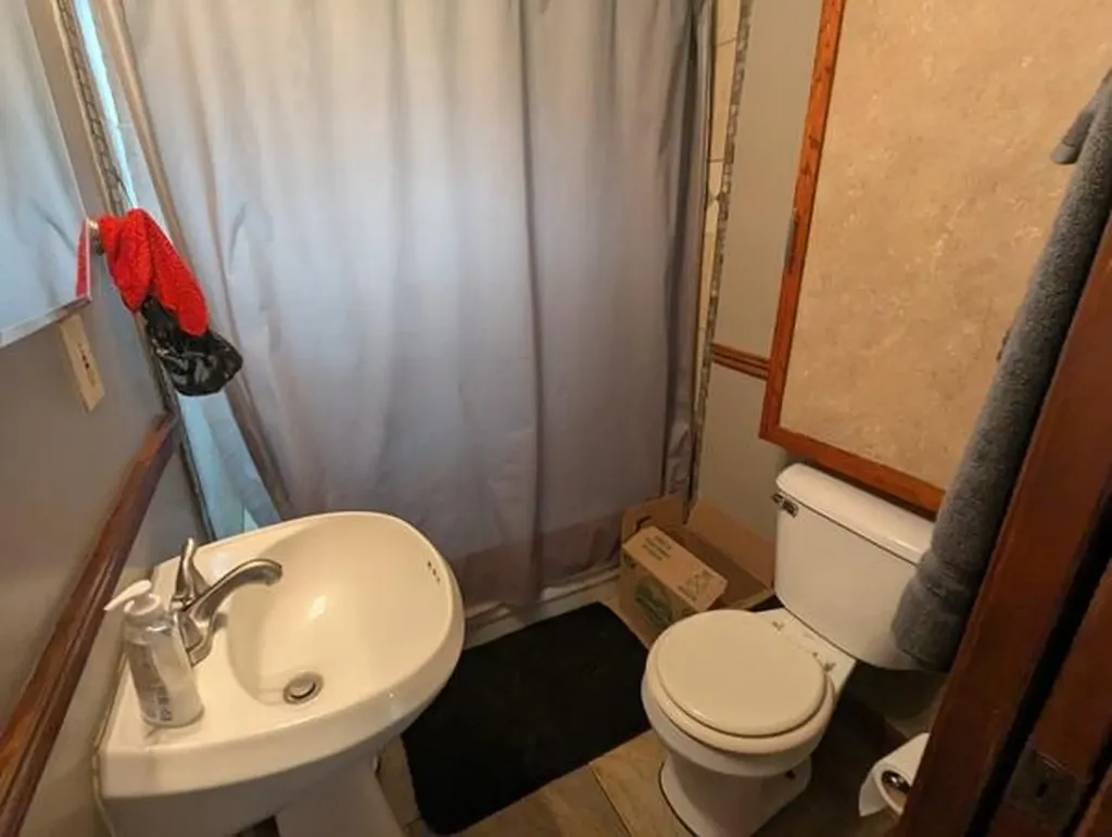 646 S Francis Avenue Lansing City MI 48912