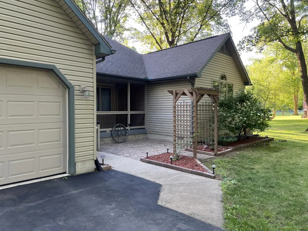 23568 Bohn Road Sumpter Township MI 48111