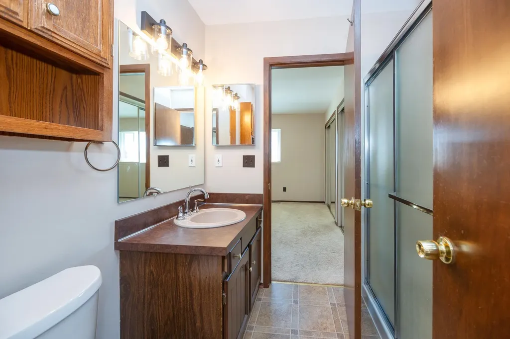 476 Coldiron Drive Rochester Hills City MI 48307