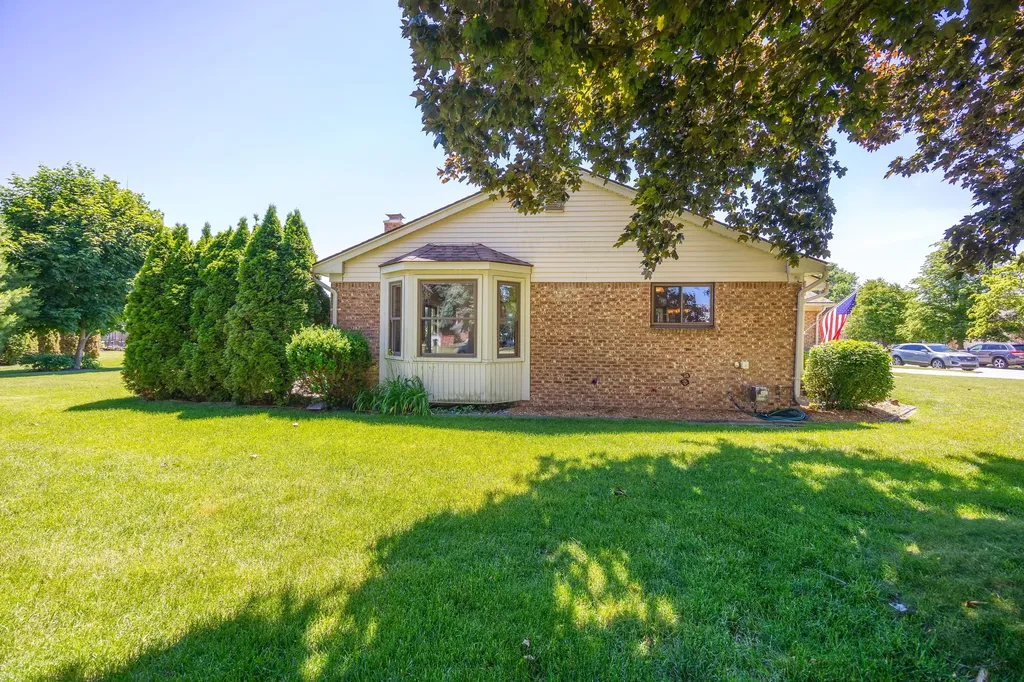 476 Coldiron Drive Rochester Hills City MI 48307