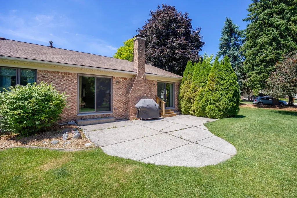 476 Coldiron Drive Rochester Hills City MI 48307