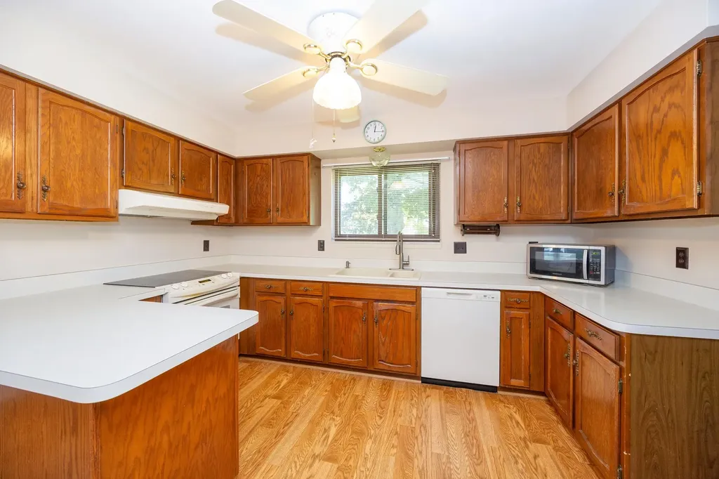 476 Coldiron Drive Rochester Hills City MI 48307