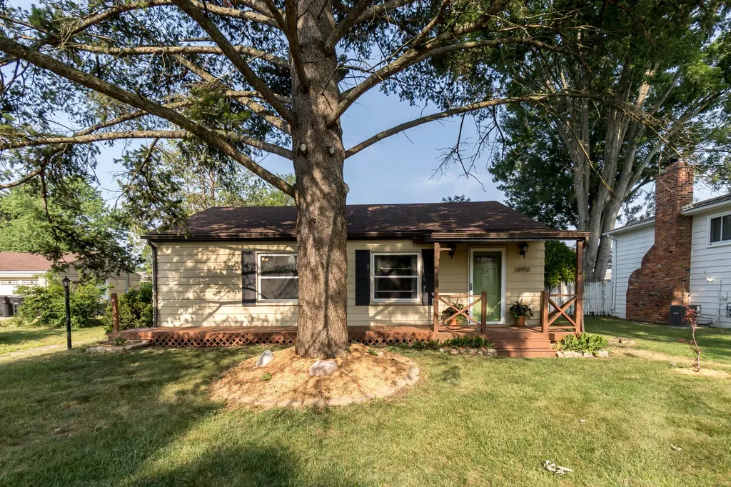 18951 Sunset Street Livonia City MI 48152