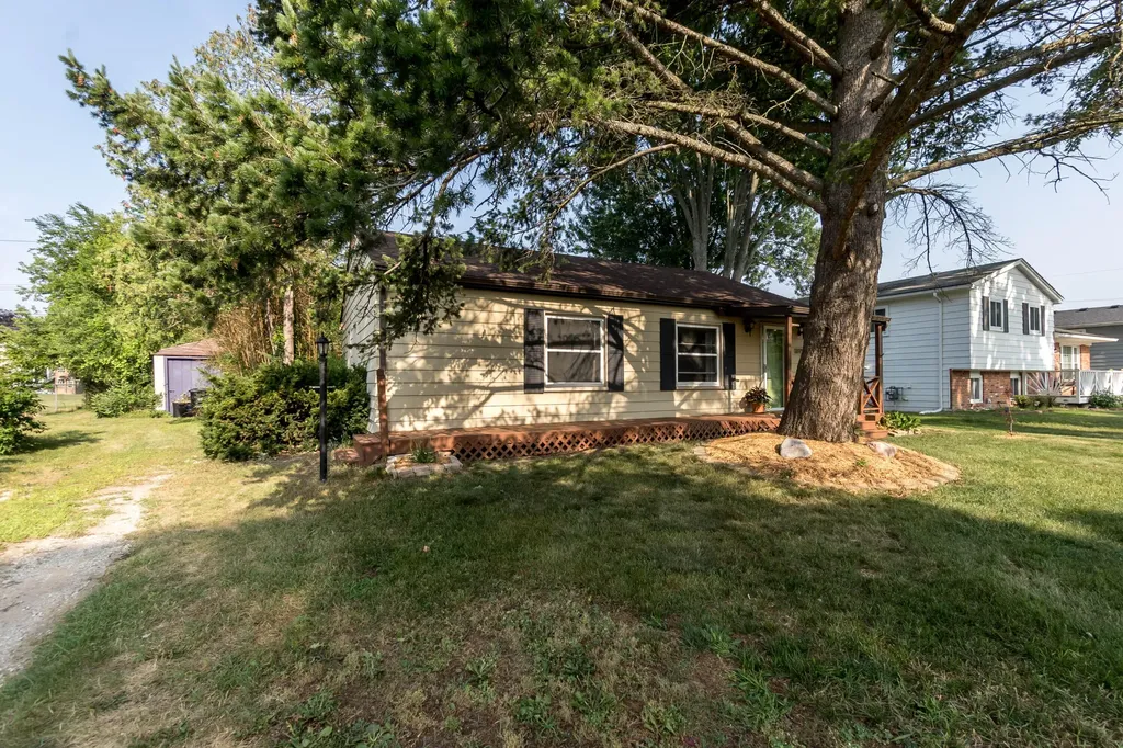18951 Sunset Street Livonia City MI 48152