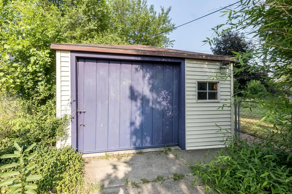 18951 Sunset Street Livonia City MI 48152