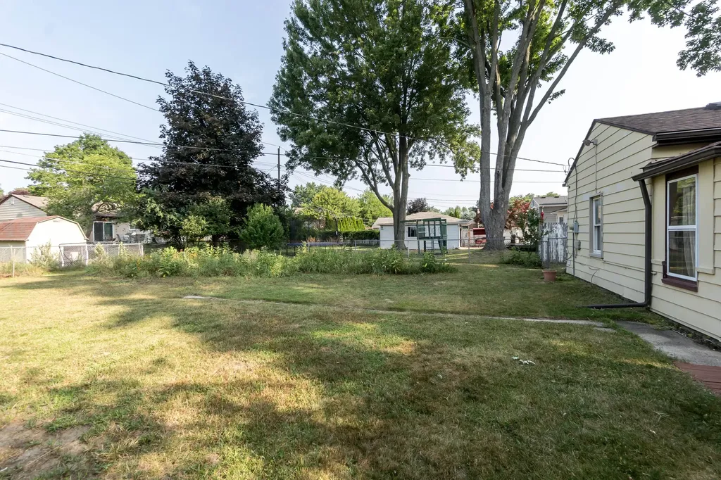 18951 Sunset Street Livonia City MI 48152