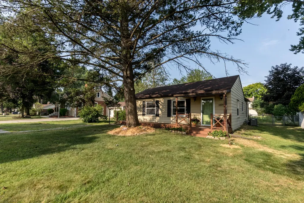 18951 Sunset Street Livonia City MI 48152