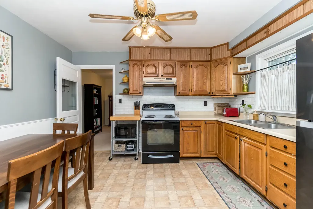18951 Sunset Street Livonia City MI 48152