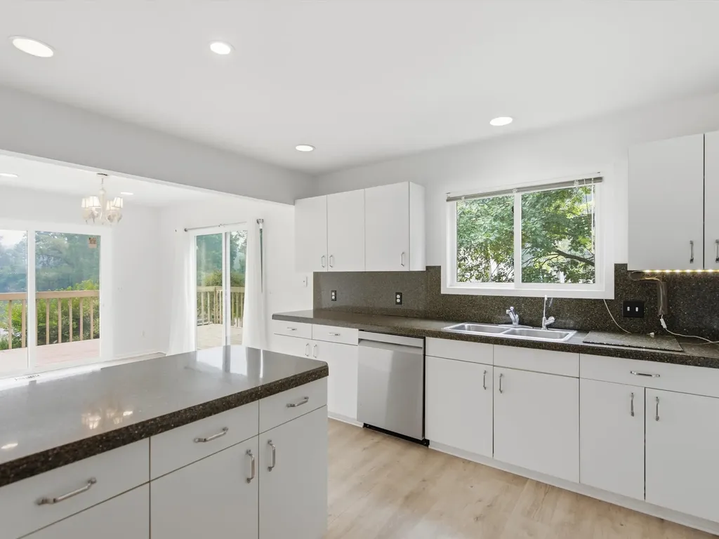 3926 Lakes Edge Drive Commerce Charter Township MI 48382