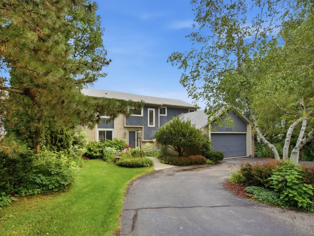 3926 Lakes Edge Drive Commerce Charter Township MI 48382