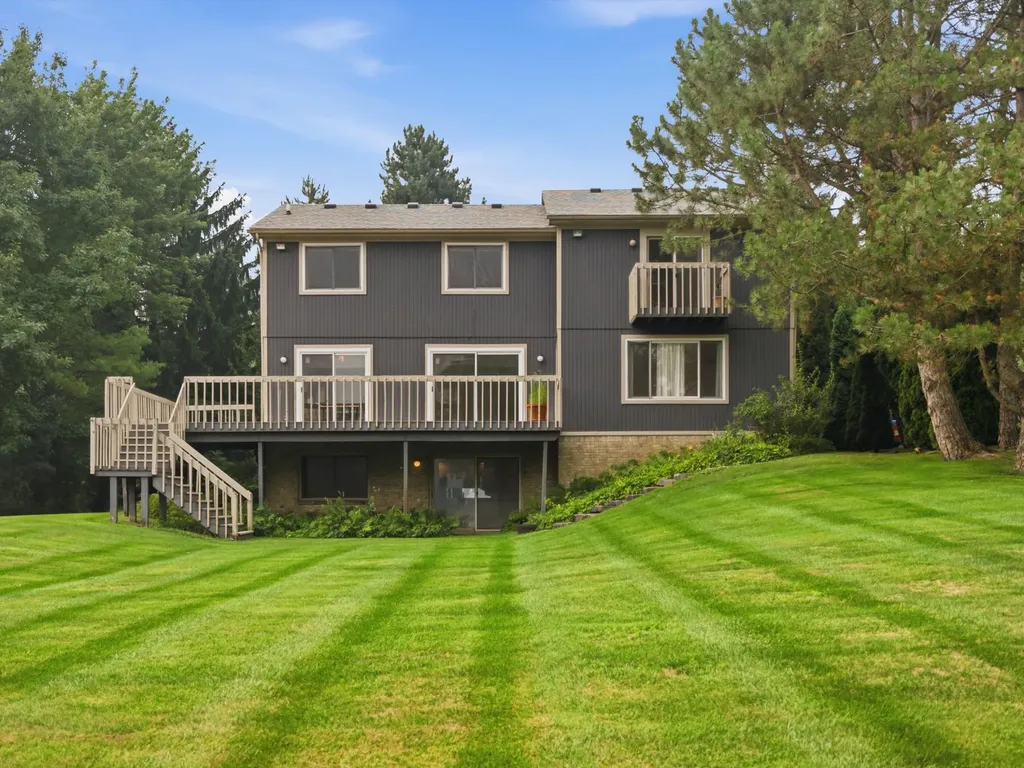 3926 Lakes Edge Drive Commerce Charter Township MI 48382