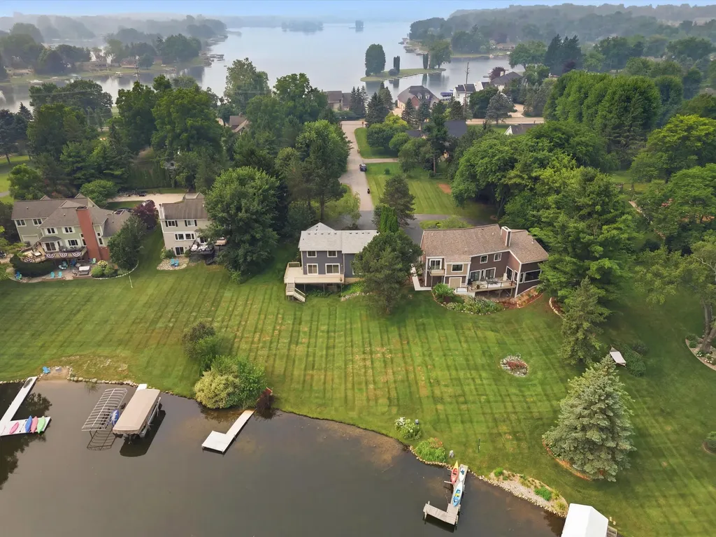 3926 Lakes Edge Drive Commerce Charter Township MI 48382