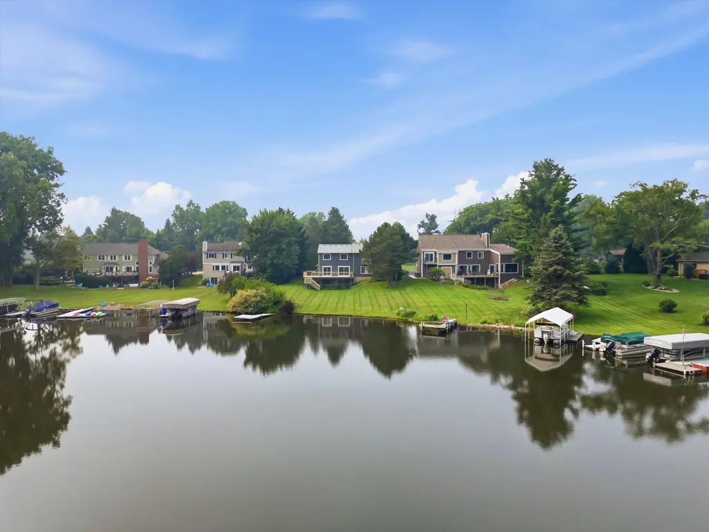 3926 Lakes Edge Drive Commerce Charter Township MI 48382