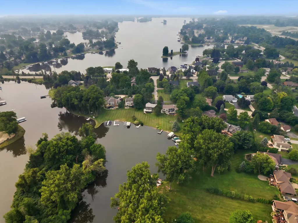 3926 Lakes Edge Drive Commerce Charter Township MI 48382