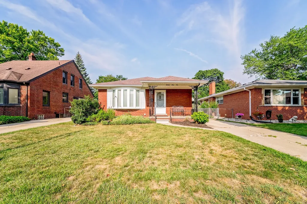 2910 Parkwood Street Trenton City MI 48183