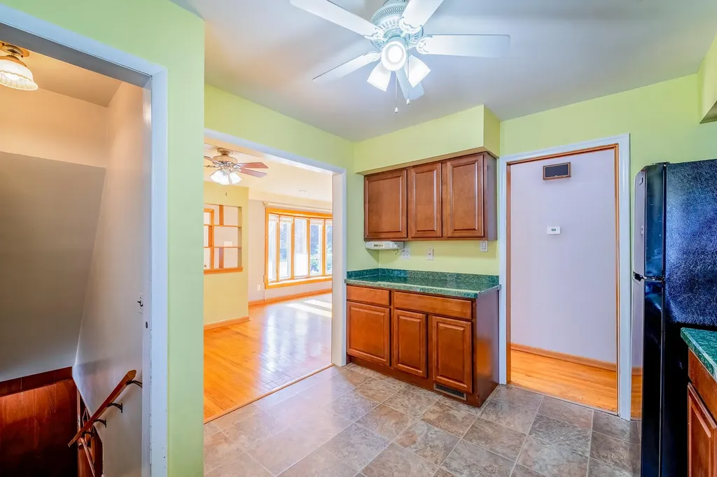 2910 Parkwood Street Trenton City MI 48183