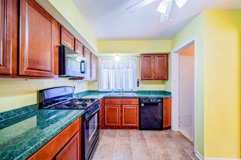 2910 Parkwood Street Trenton City MI 48183