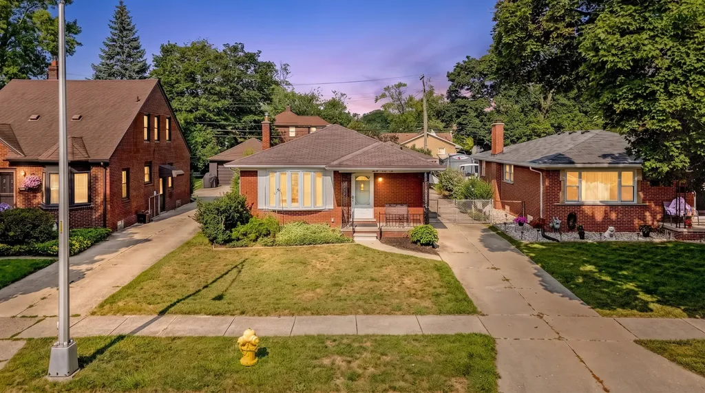 2910 Parkwood Street Trenton City MI 48183