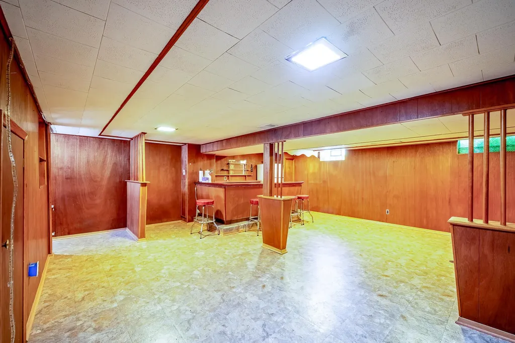 2910 Parkwood Street Trenton City MI 48183