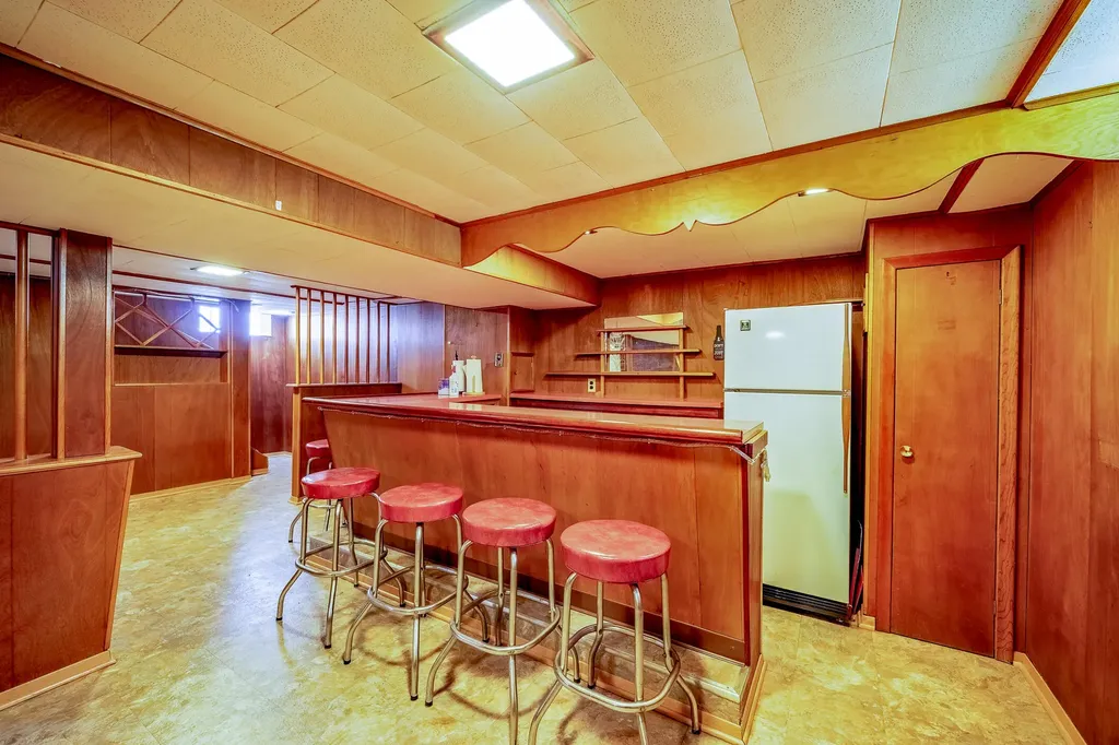 2910 Parkwood Street Trenton City MI 48183