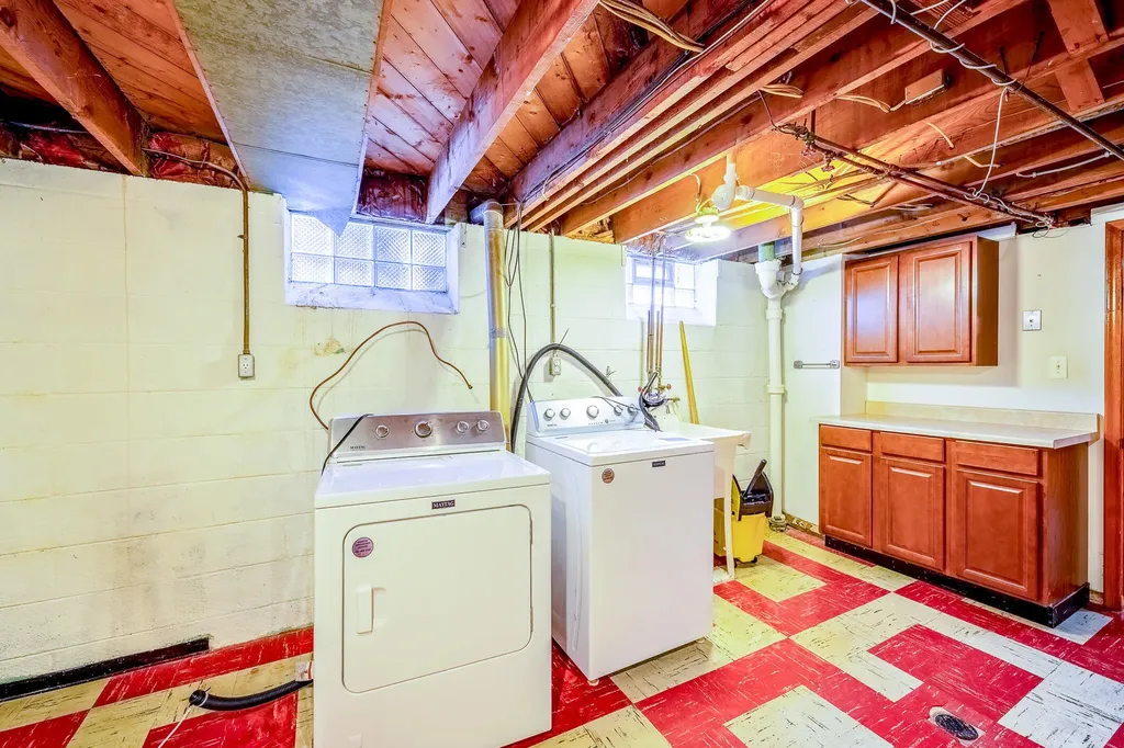 2910 Parkwood Street Trenton City MI 48183