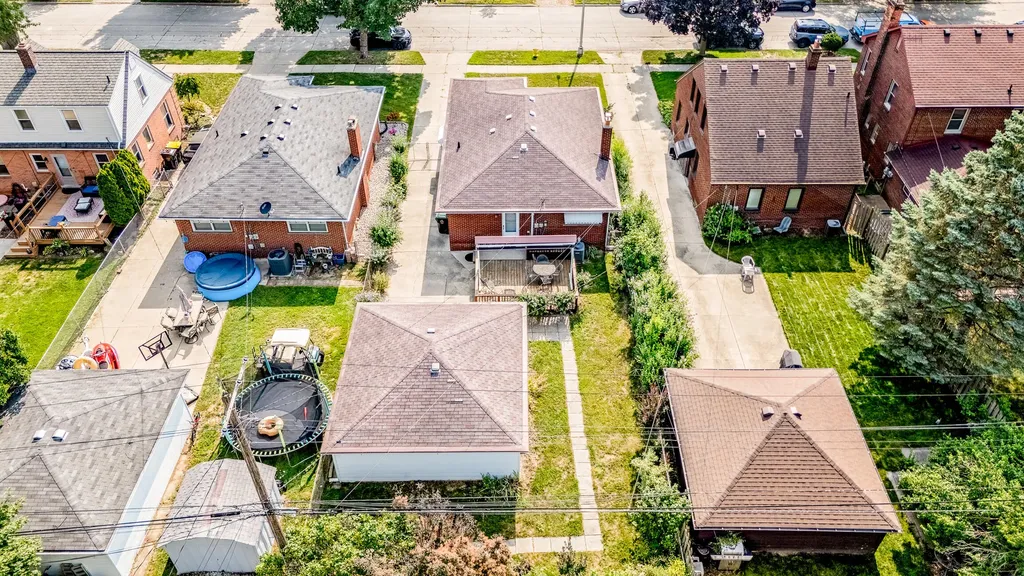 2910 Parkwood Street Trenton City MI 48183