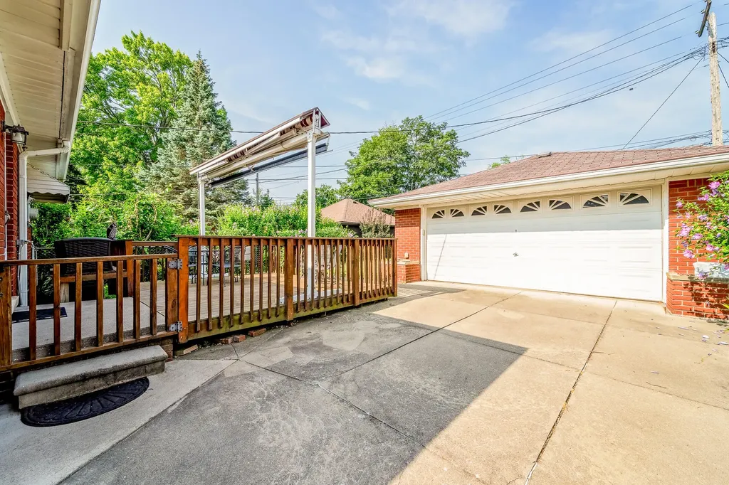 2910 Parkwood Street Trenton City MI 48183