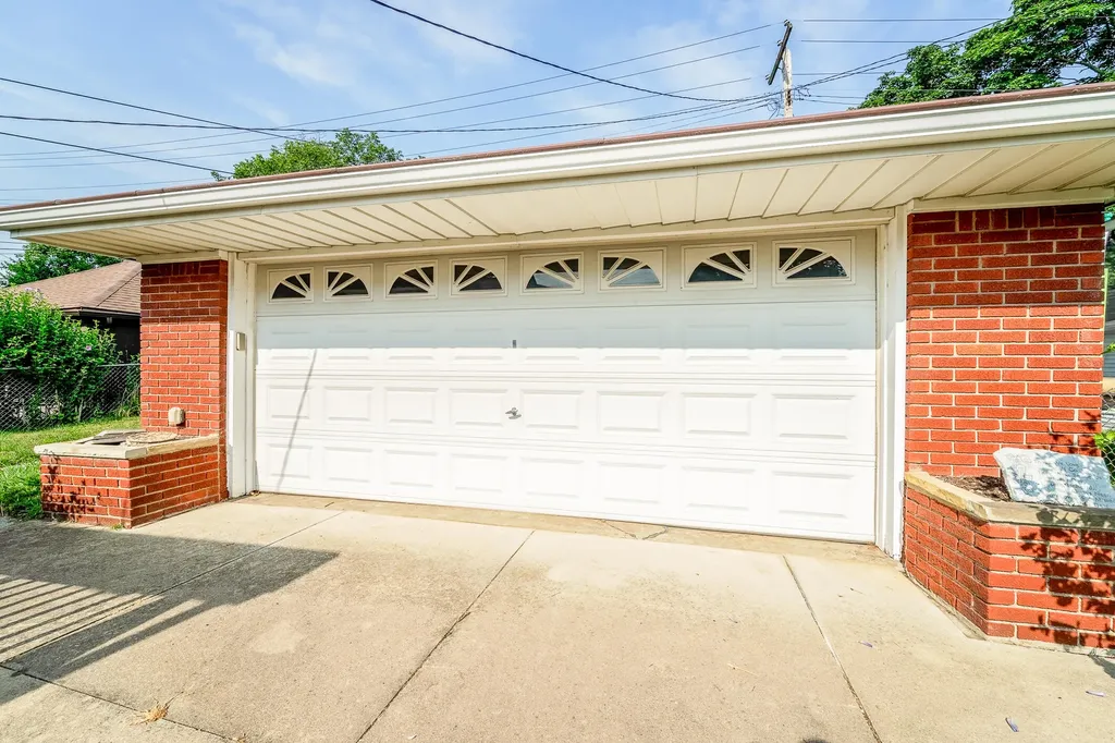 2910 Parkwood Street Trenton City MI 48183