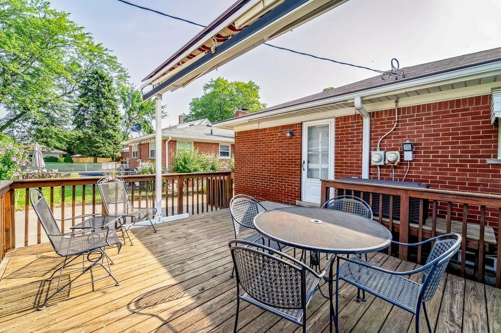 2910 Parkwood Street Trenton City MI 48183