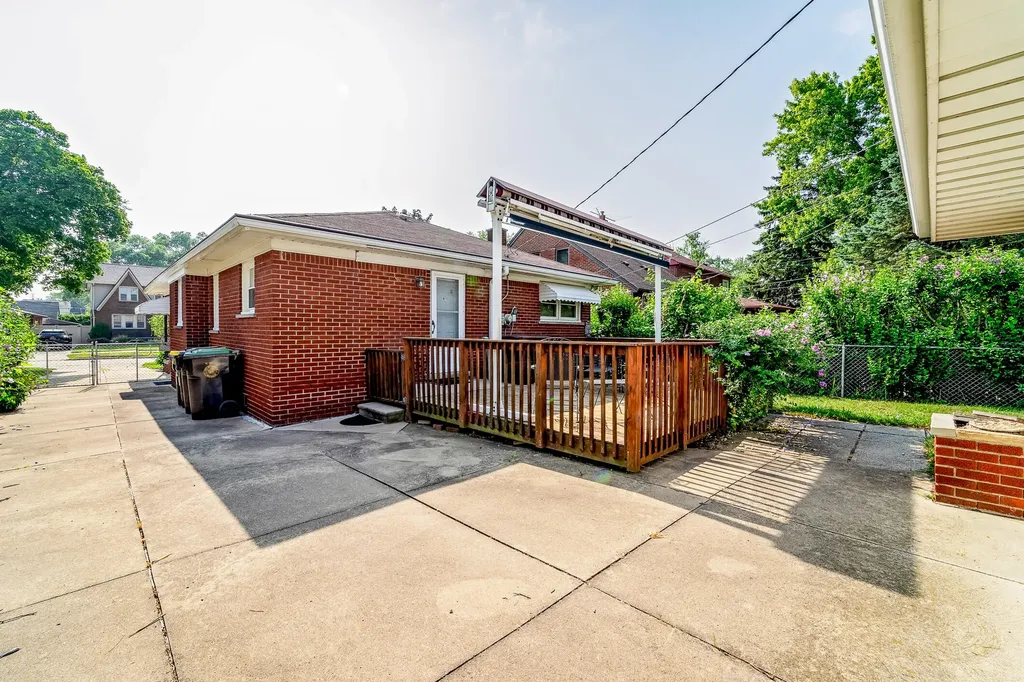 2910 Parkwood Street Trenton City MI 48183