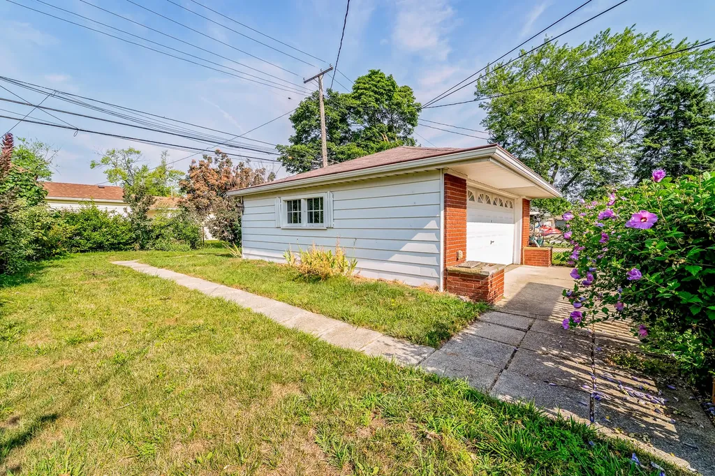 2910 Parkwood Street Trenton City MI 48183