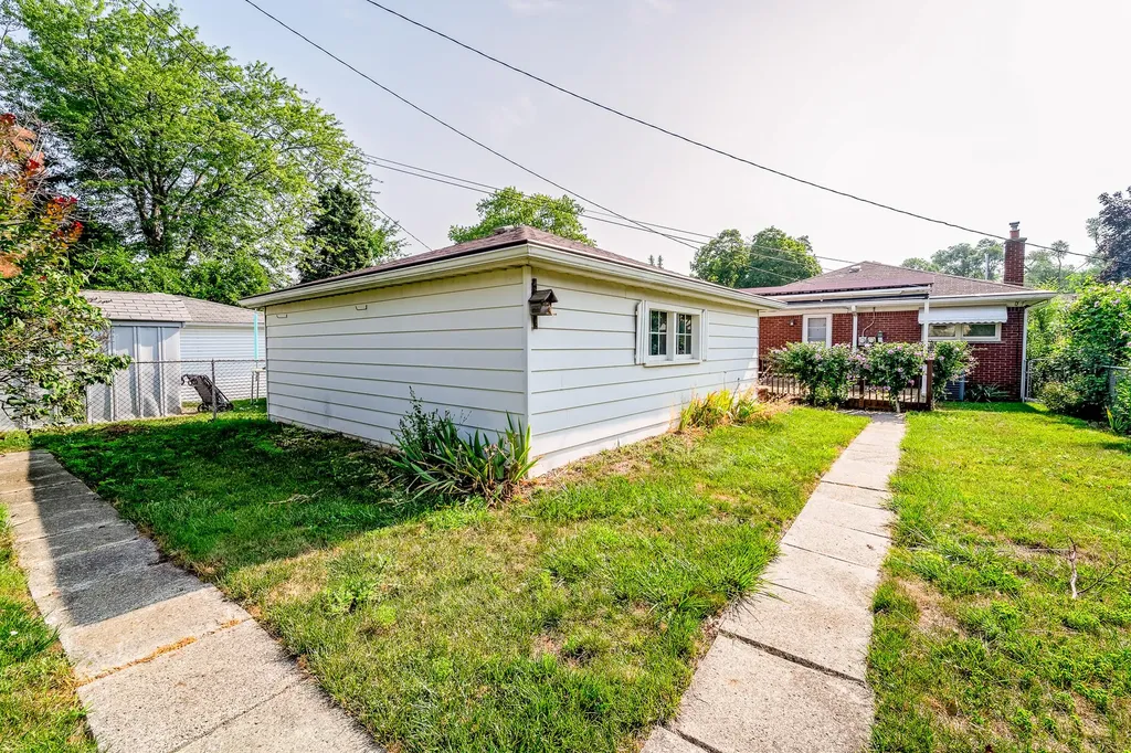 2910 Parkwood Street Trenton City MI 48183